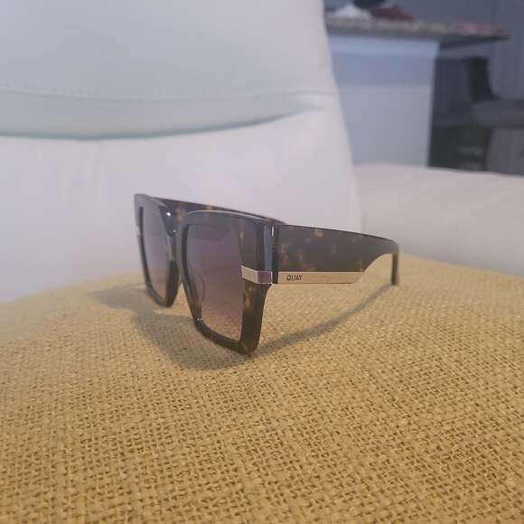 Quay Notorious Tortoise Oversized Square Sunglasses - Picture 4 of 4